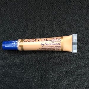 Medium Color Correcting Concealer